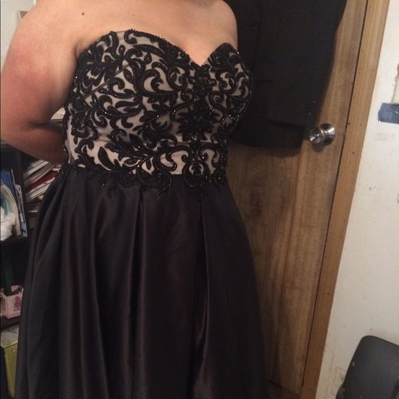 Beautiful black Jovani gown size 20 - Picture 8 of 8